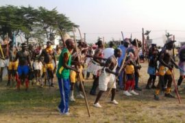 Douala 11 décembre 2010 à l' esplanade du collège Saint Michel. La communauté toupourie de Douala esquisse des pas de danse Gourna à l'occasion de la célébration de la fête du coq