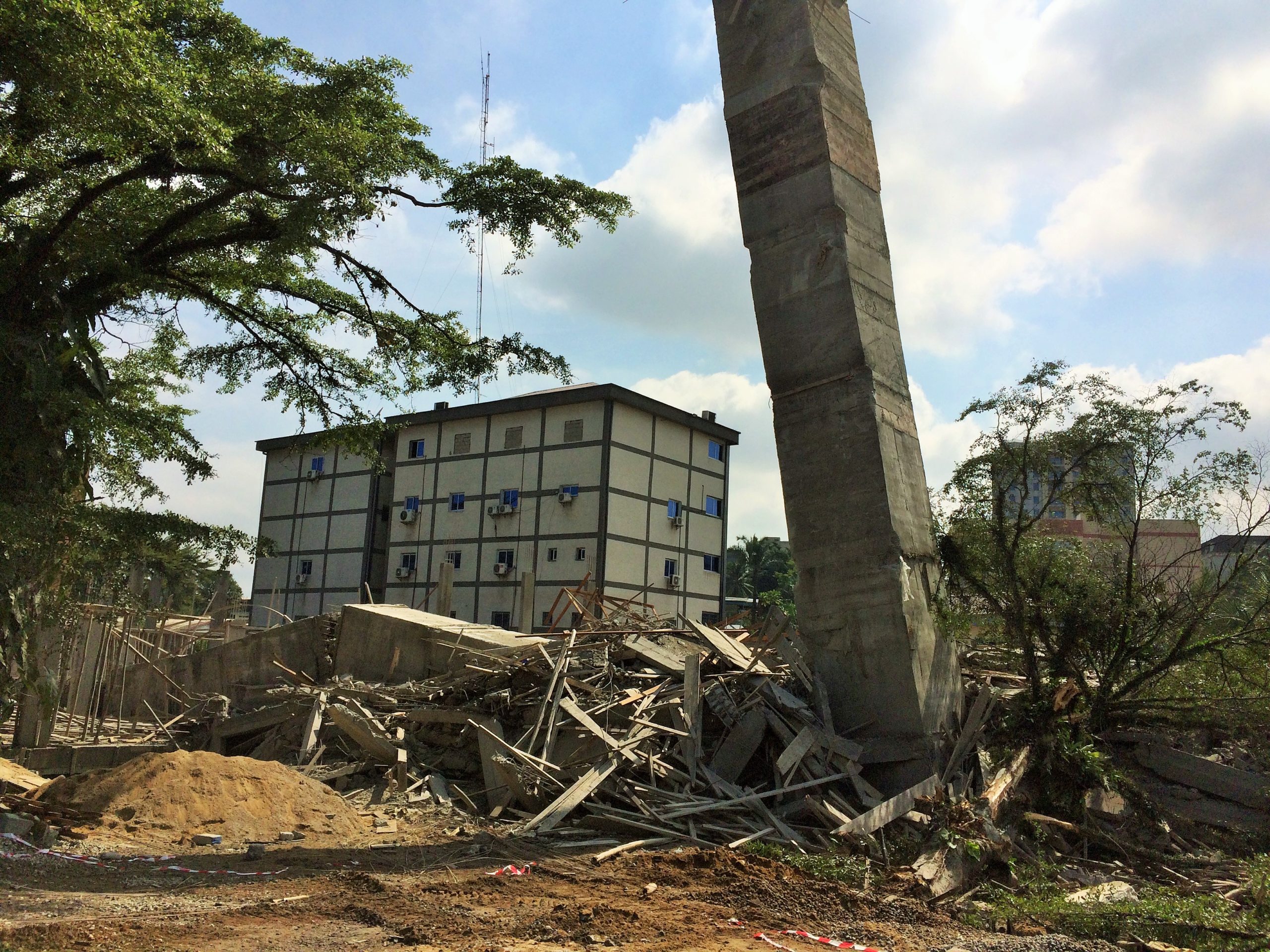 Un bâtiment s'effondre à Douala
