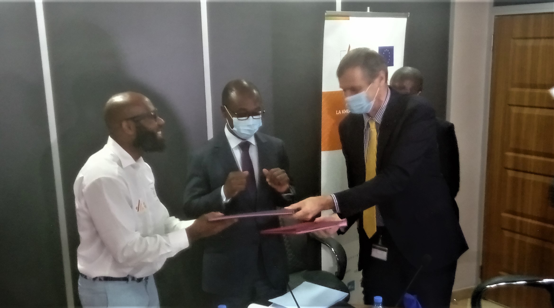 signature convention Kmer Tech Tie et Union européenne au Cameroun