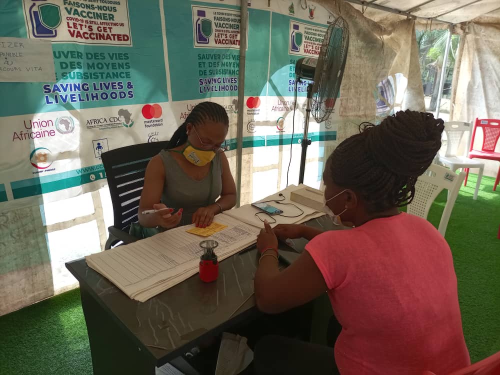 Douala, le 17 février 2022. Les volontaires au vaccin anti-Covid-19 reçus au vaccinodrome du Parcours Vita.