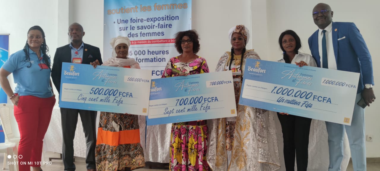 Douala, le 08 mars 2022. Les lauréates du concours Femmes autonomes et fières
