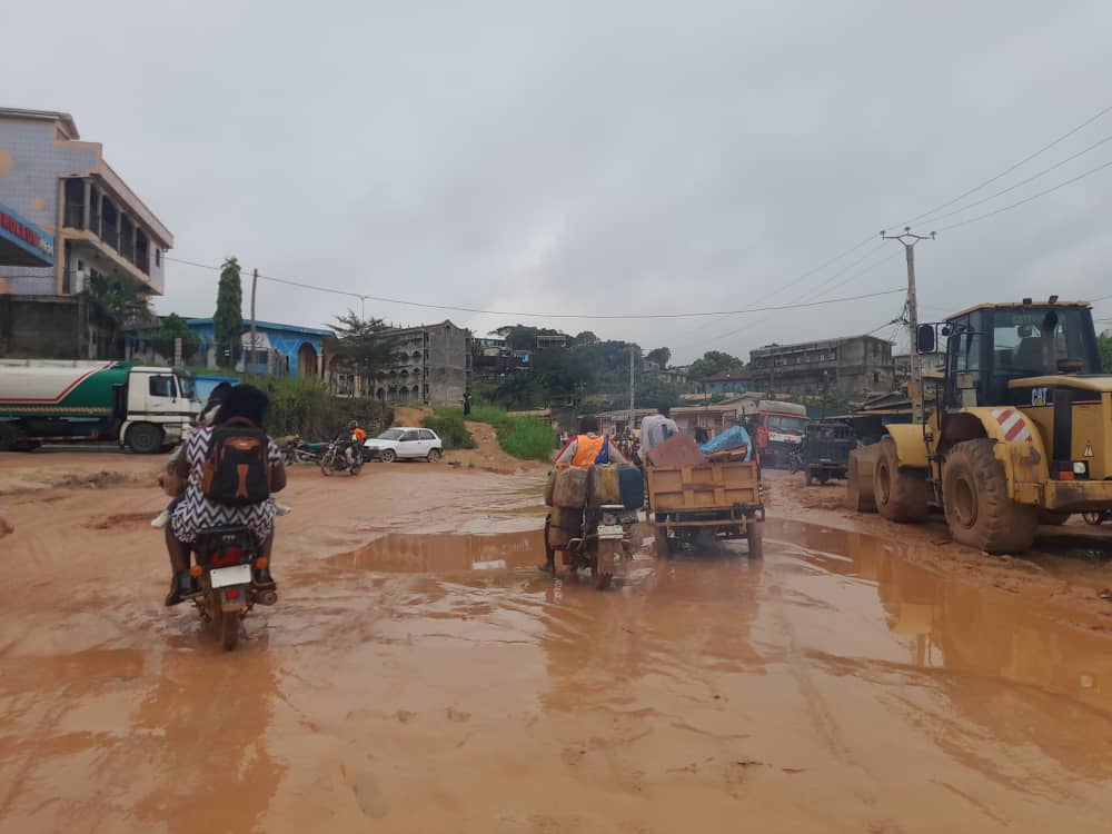Le calvaire des étudiants de l'université de Douala campus de Pk 17 avec le mauvais état de la route