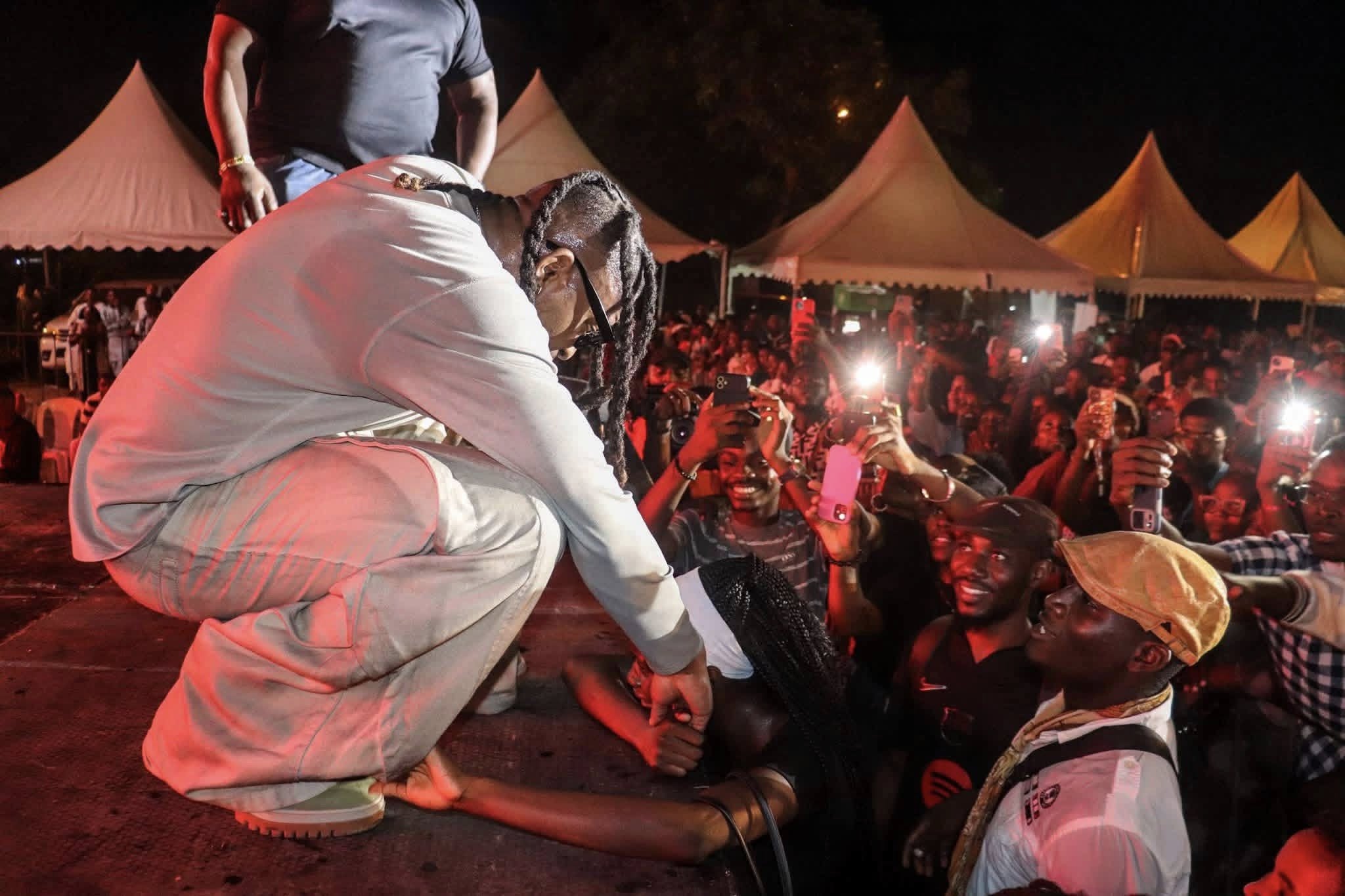 Cysoul sur la scène d'ouverture du Sonolive Fest 2026 à Douala.